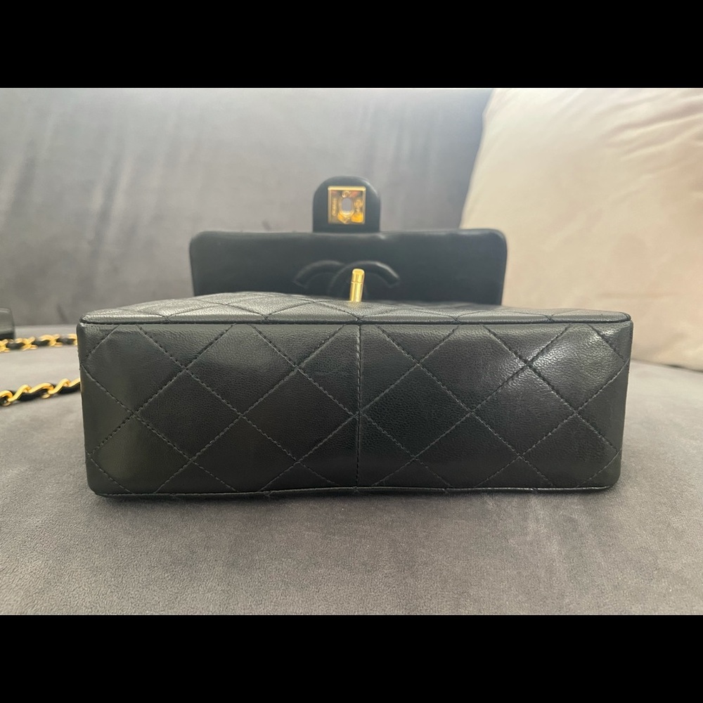 Authentic Chanel classic crossbody flap bag - Picture 8 of 13